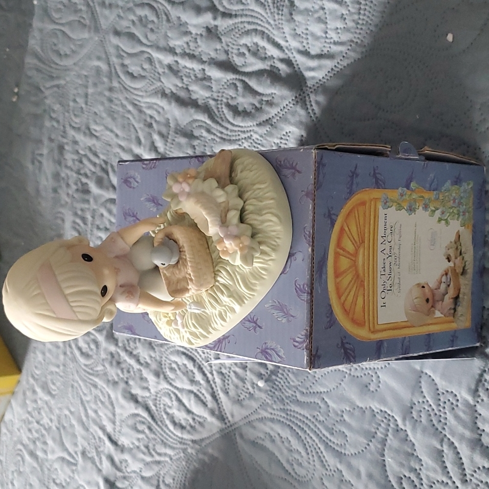 NIB Precious Moments It Only Takes a Moment to Show You Care